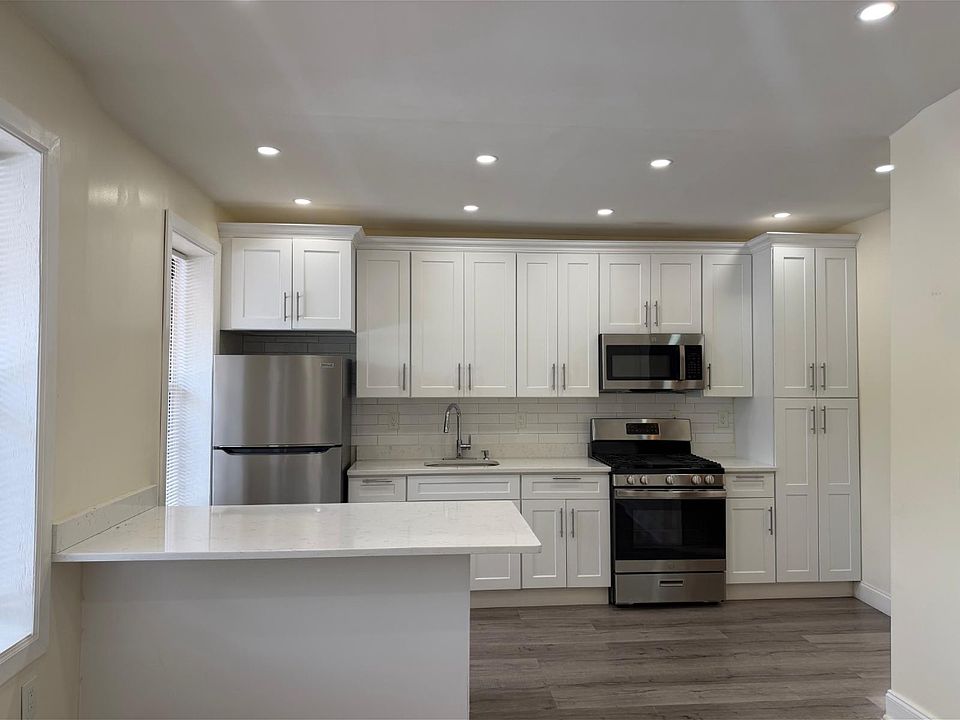 1st image of 211 Nichols Ave Floor 2
