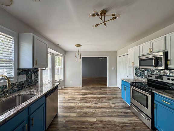 3rd image of 1433 Middlesbrough Dr