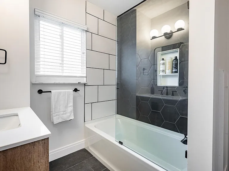 24300 Geneva Ave — Photo 18