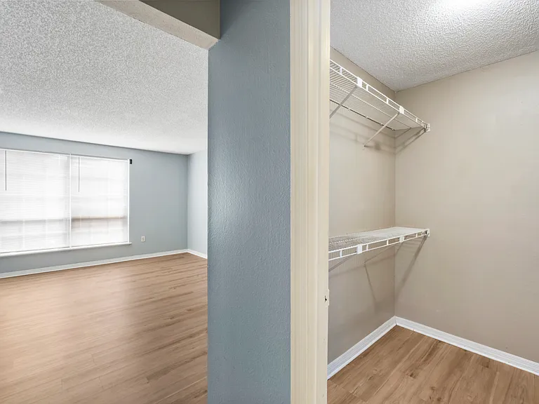 4160 Versailles Dr #4160D — Photo 13
