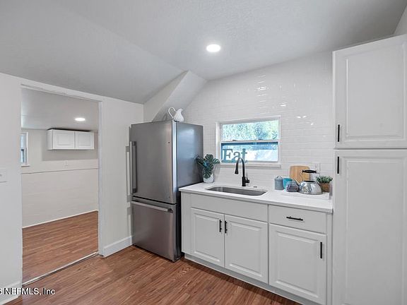 5th image of 3693 SMITHFIELD Street S
