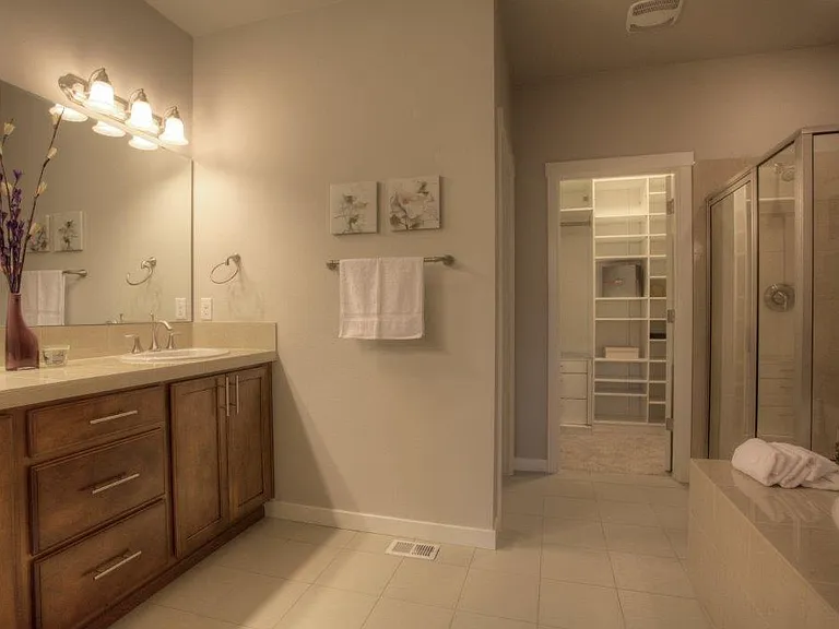 1399 NE Hickory Ln — Photo 7