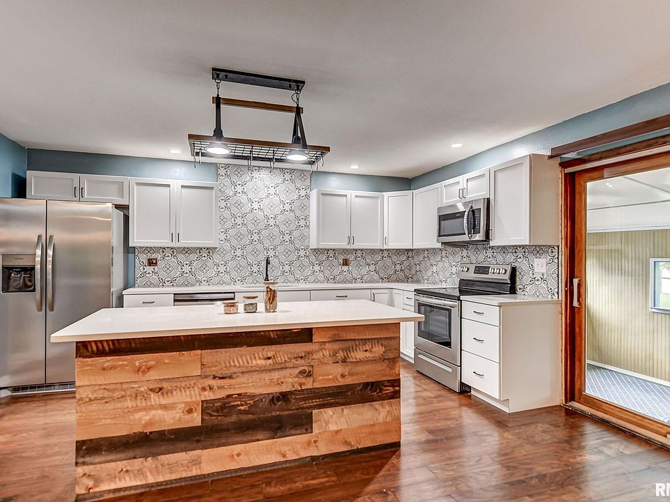 3523 S Cherokee Rd, Taylorville, IL 62568 Zillow