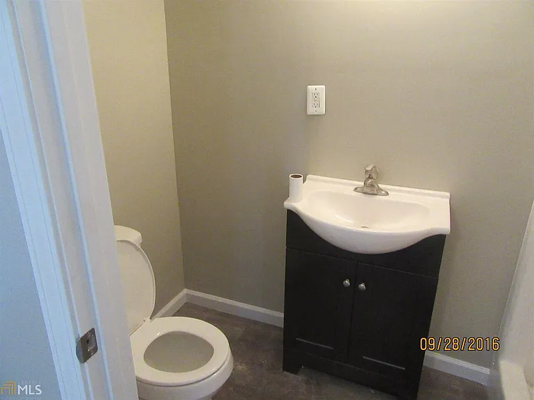 220 S Mulberry St — Photo 6
