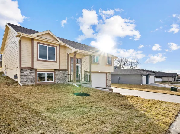 1316 Silver Ln, Crescent, IA 51526