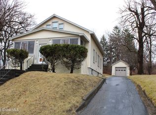 45 Spruce St, Rensselaer, NY 12144