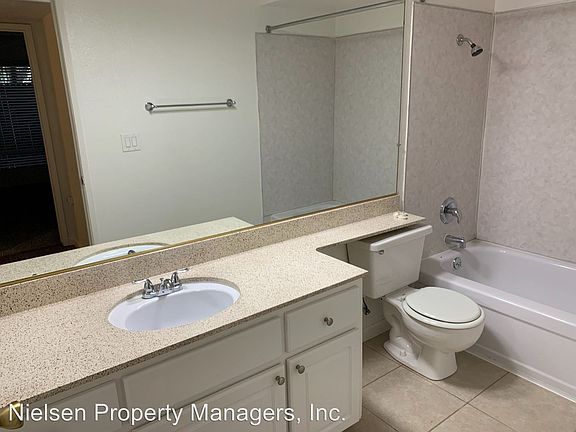 4th image of 2811 E St APT 13