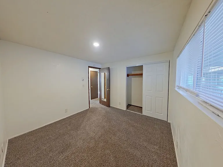 710 E 15th Aly — Photo 11