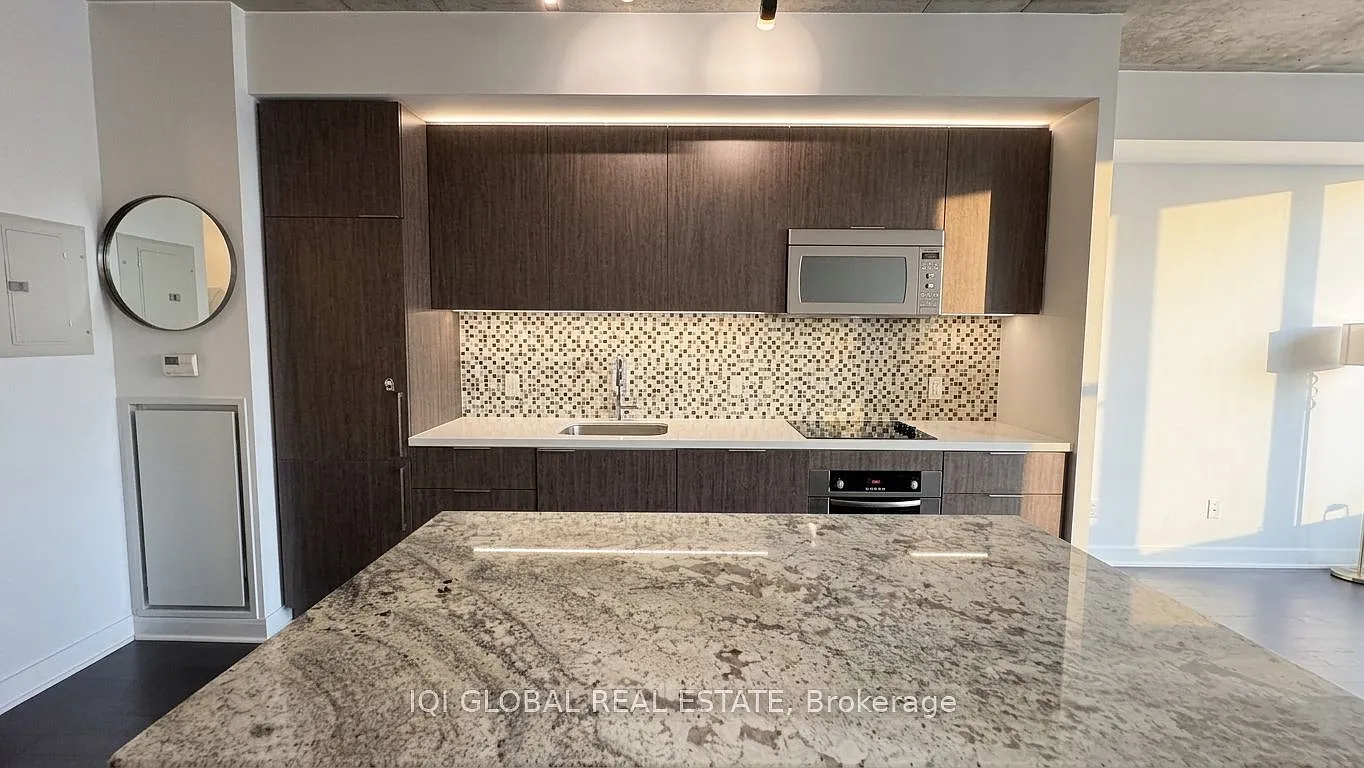 478 King St W #406 photo 1