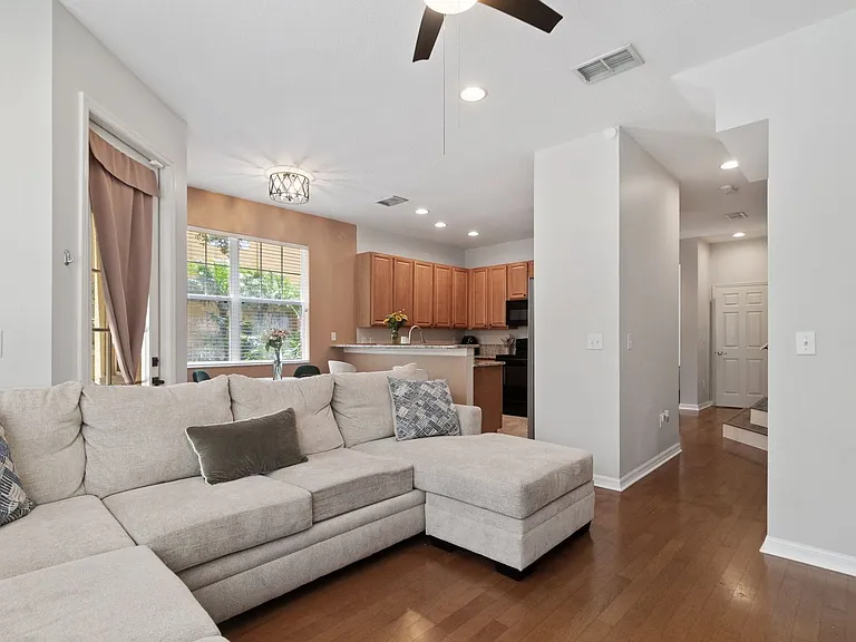 8141 Stone Leaf Ln — Photo 11