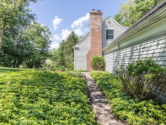 4th image of 1442 Howell Dr
