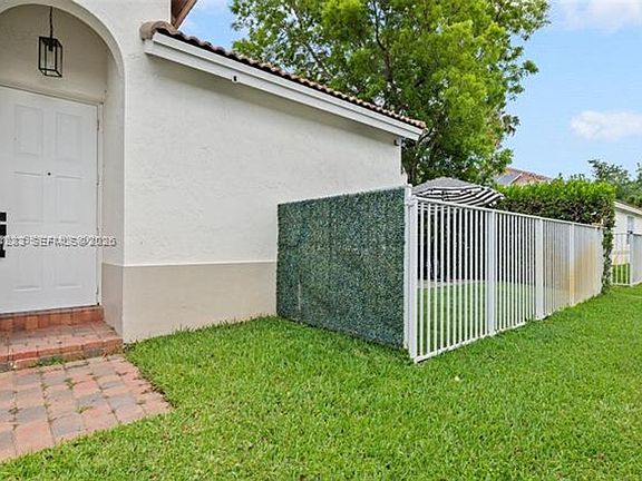 4th image of 18755 SW 27th Ct #Townhouse 18755