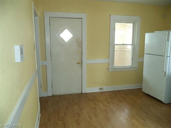 4th image of 440 Elberen St