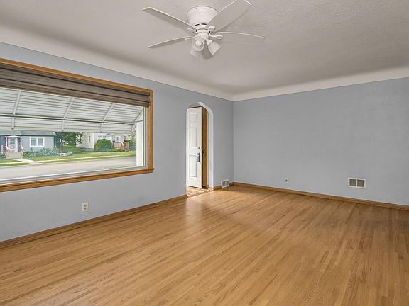 5th image of 271 Roeller Ave
