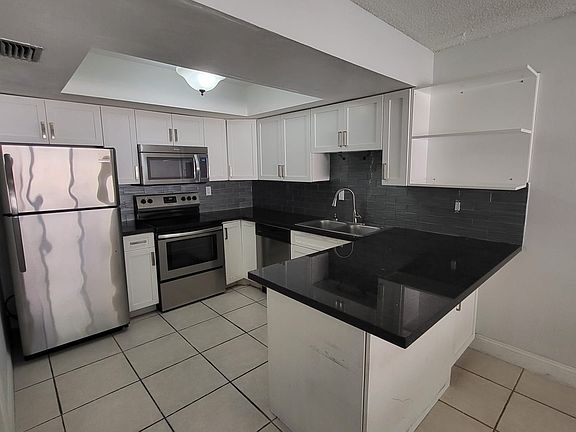 5th image of 7 S Valencia Dr