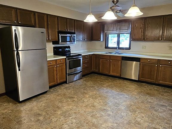 5th image of 1844 Garden Dr