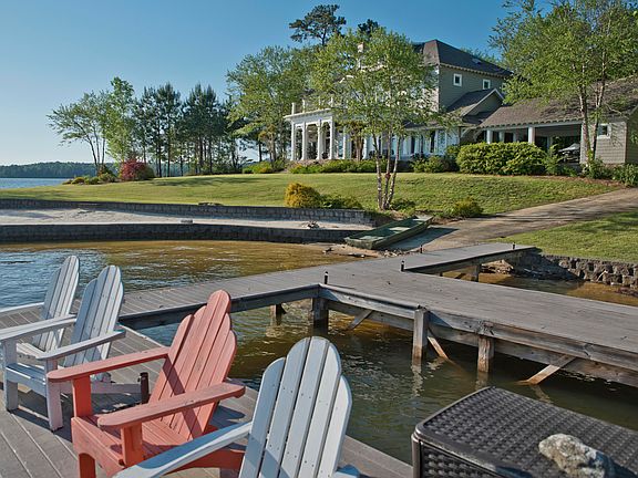 3rd image of 2236 River Oaks Dr