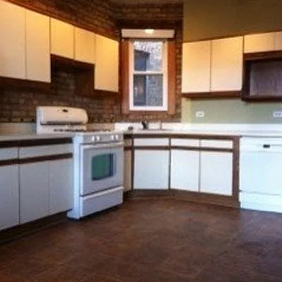 3511 N Sheffield Ave #2 — Photo 2