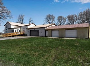 8942 Chestnut Ridge Rd, Middleport, NY 14105