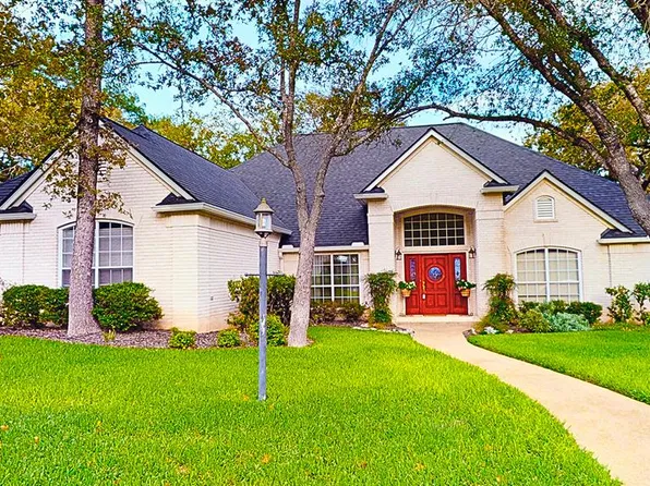 308 Wildwood Dr, Fredericksburg, TX 78624