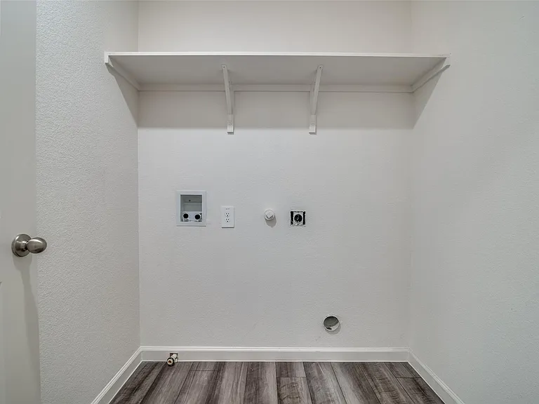 731 Yorkshire Dr — Photo 4