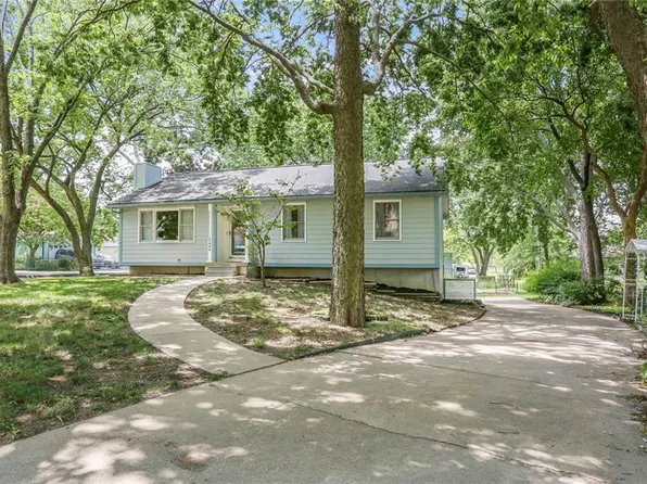 15904 Richmond Ave, Belton, MO 64012