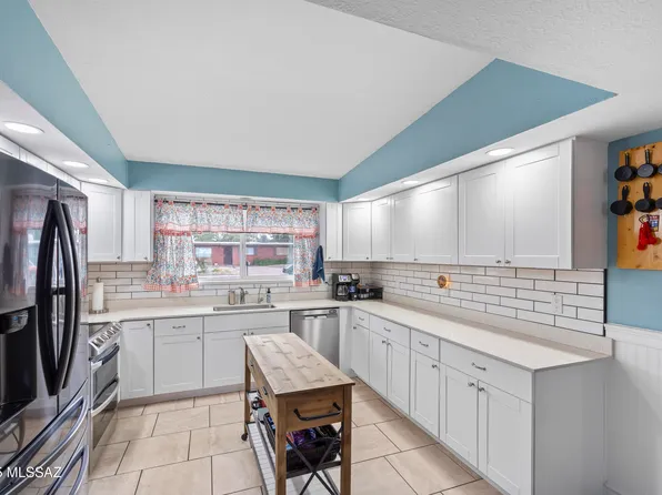 6951 E 1st St, Tucson, AZ 85710