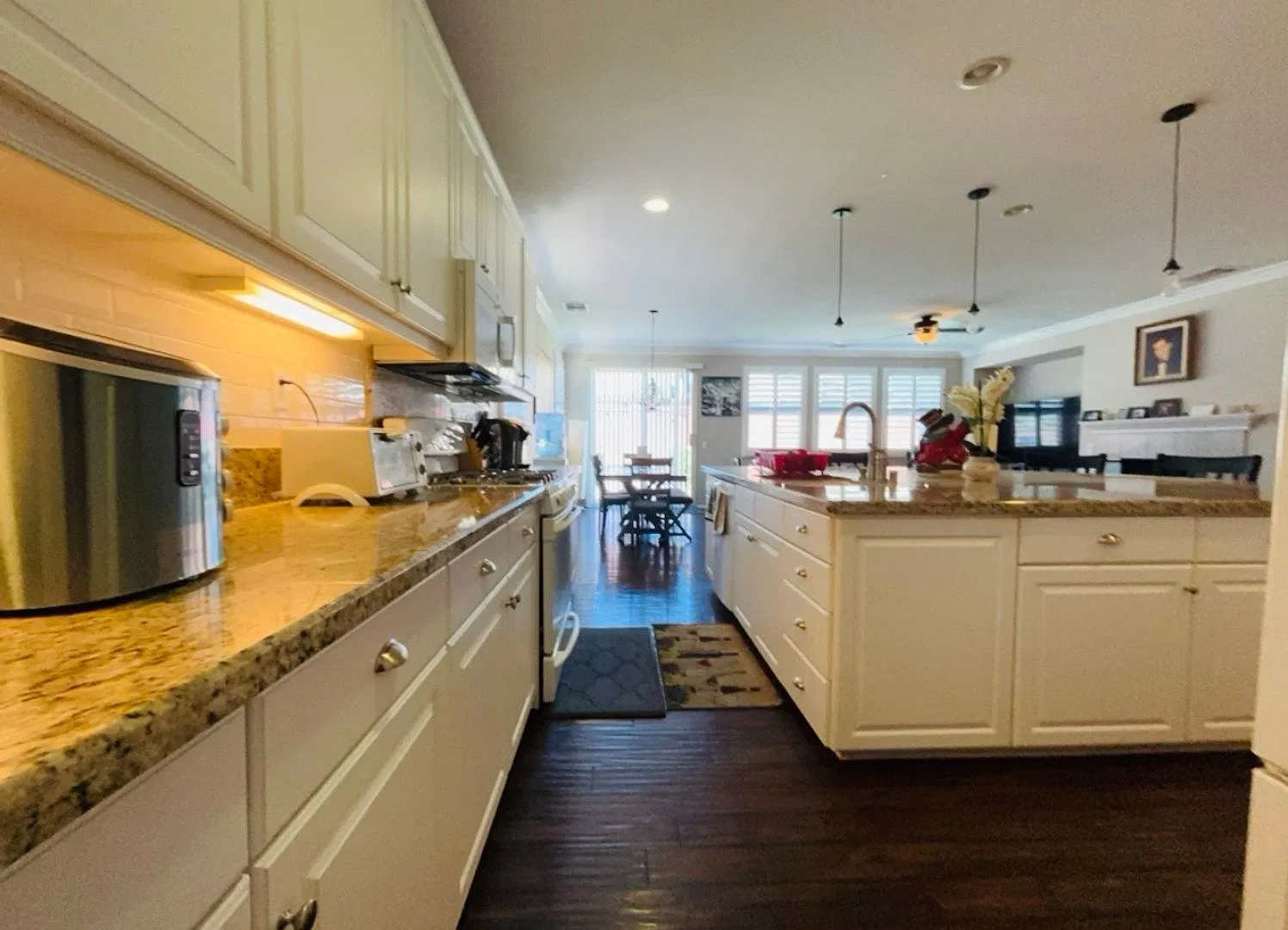 Beautiful Beaumont Home Available Now!! — Photo 3