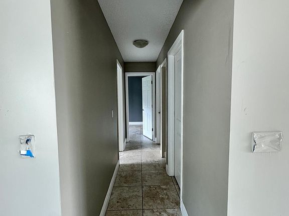 5th image of 990 Windbrook Dr