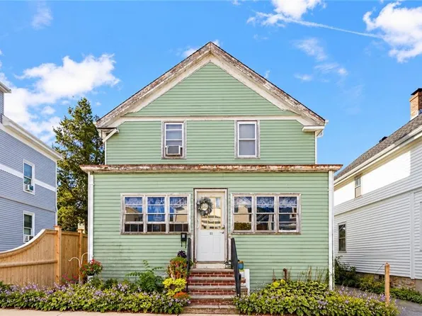 11 Carey St, Newport, RI 02840