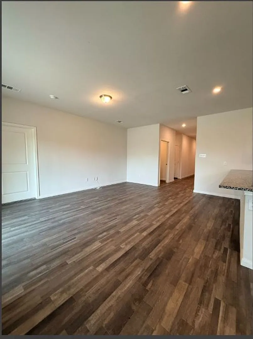 Available Now - Beautiful 4-Bedroom Ranch Home With Large Backyard & 2-Car Garage — Photo 4