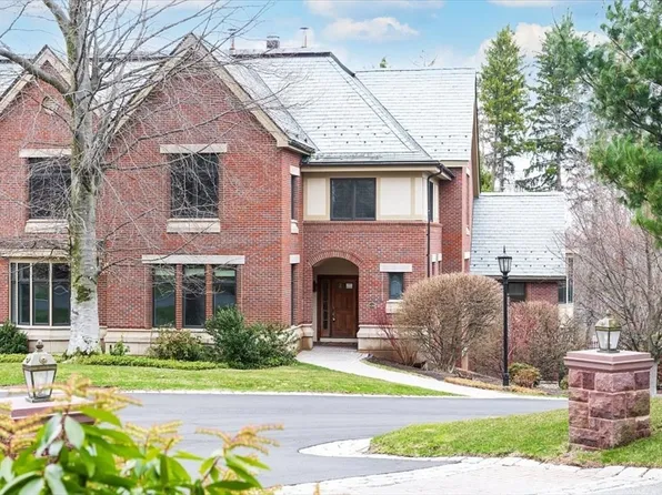 120 Seaver St #A103, Brookline, MA 02445