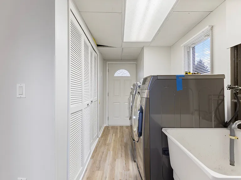 3010 Hessel Ave — Photo 14