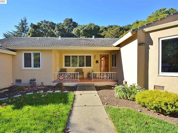 3rd image of 21781 Tanglewood Dr