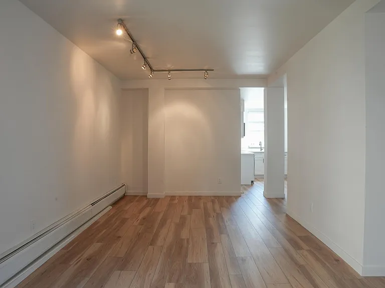960 N Sherman St #2E — Photo 3