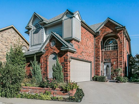 3rd image of 1253 Royal Crescent Dr