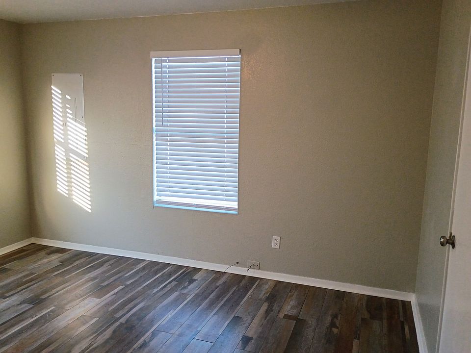 1st image of 327 W Broom Dr