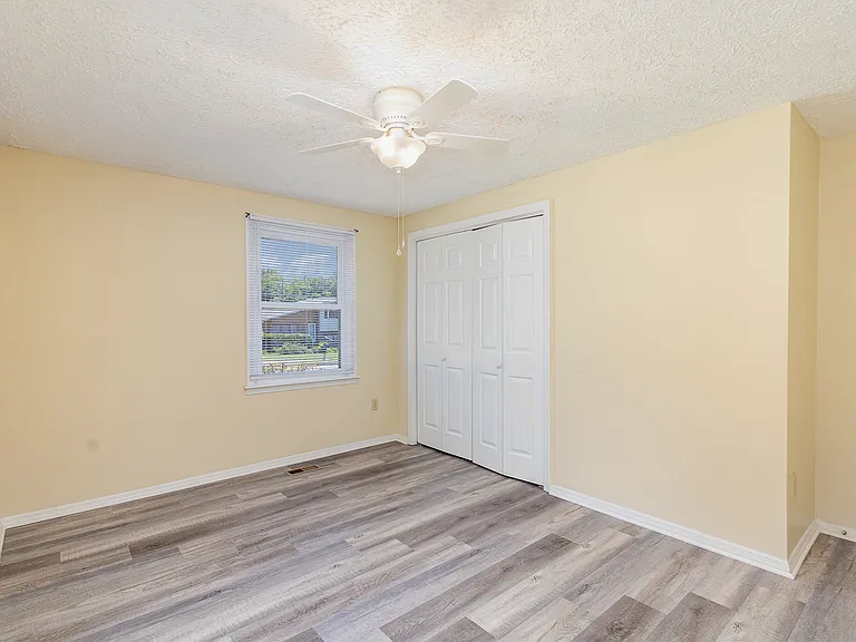3131 Vestal Pl — Photo 4
