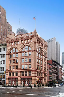 Sold by Liss Real Estate Group LLC | media 5