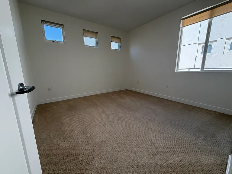436 S Virgil Ave #Penthouse 15 — Photo 13