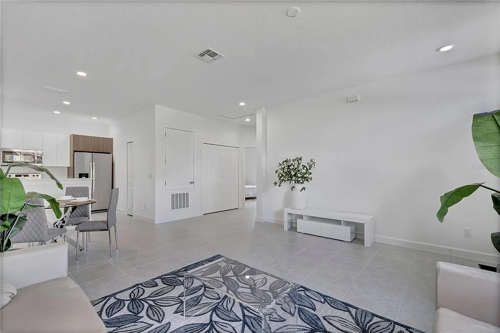 2 bed, 2.0 bath, 1056 sqft, $1,400 — Photo 4