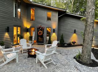 10456 Oak Branch Trl, Strongsville, OH 44149