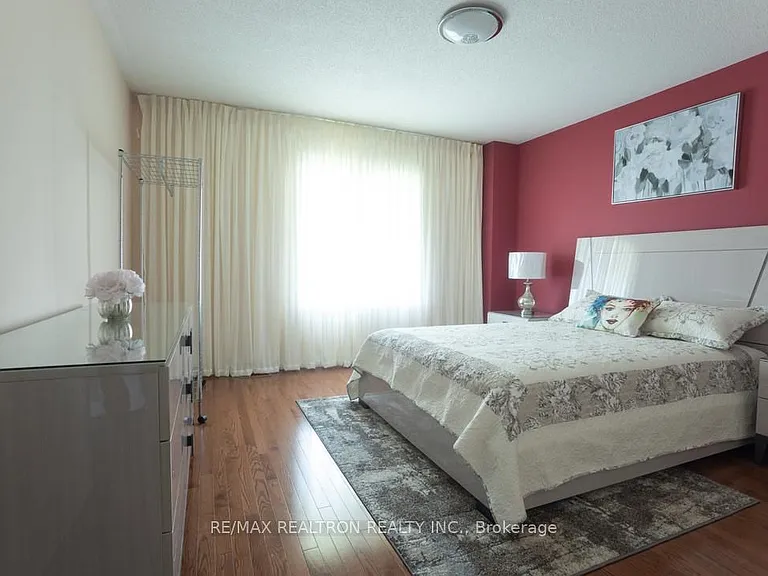 54 Chayna Cres — Photo 12