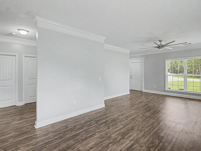 151 Lincoln Way NE — Photo 4