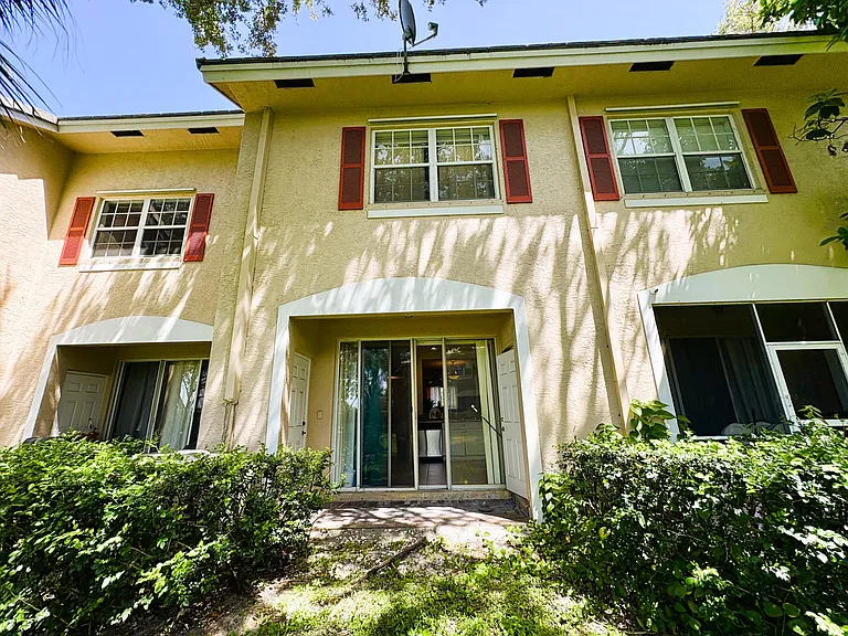 721 NW 42nd Ave — Photo 11