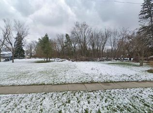 2047 S Long Lake Rd, Fenton, MI 48430