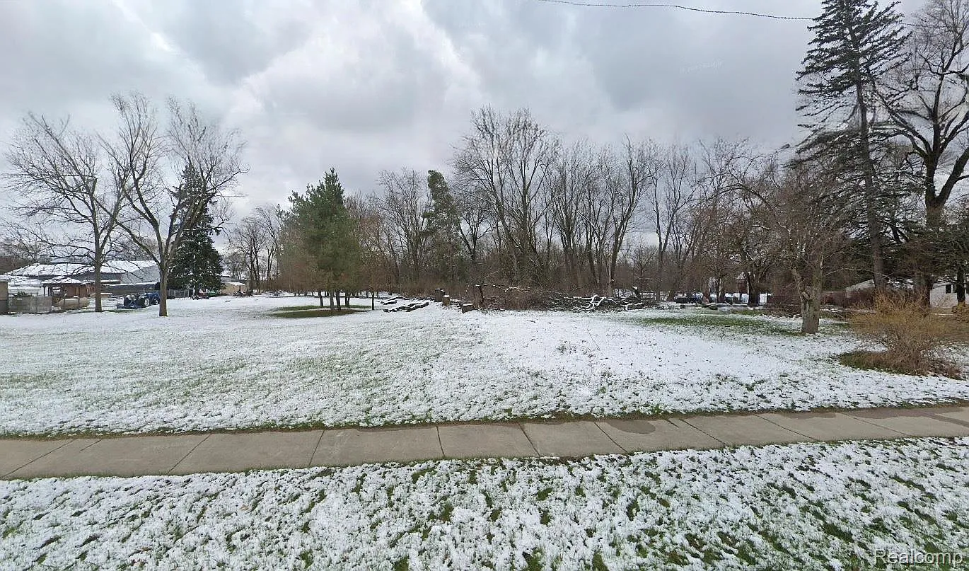 2043 S Long Lake Rd photo 1