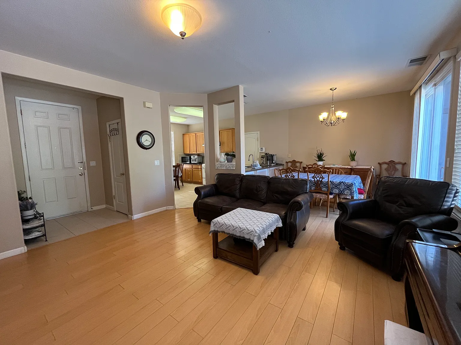 3 bed, 1200 sqft, $3,150 — Photo 3