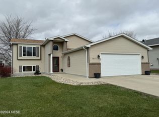 1629 8th St NE, Watertown, SD 57201