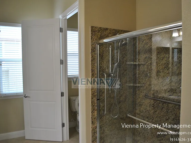 2101 Harpford Dr — Photo 17